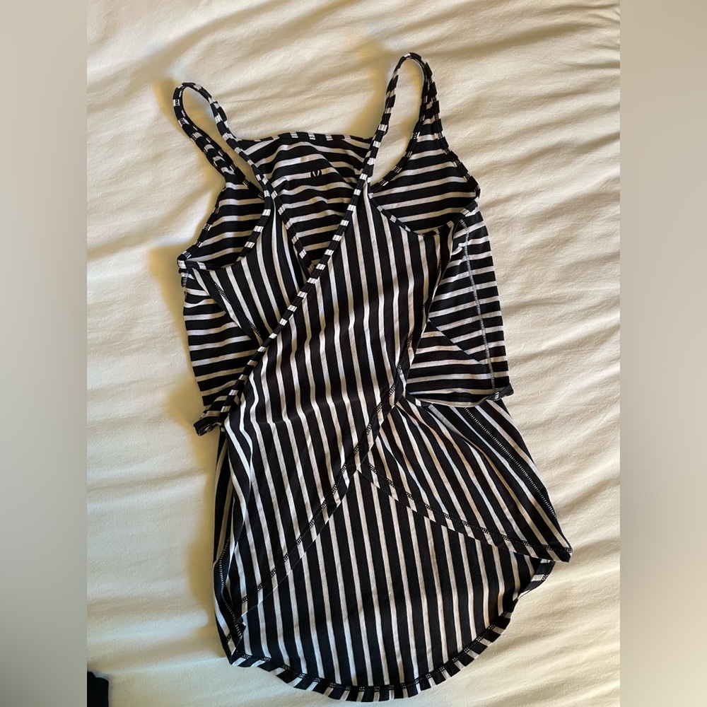 Lululemon EUC criss cross back tank. Size 4
